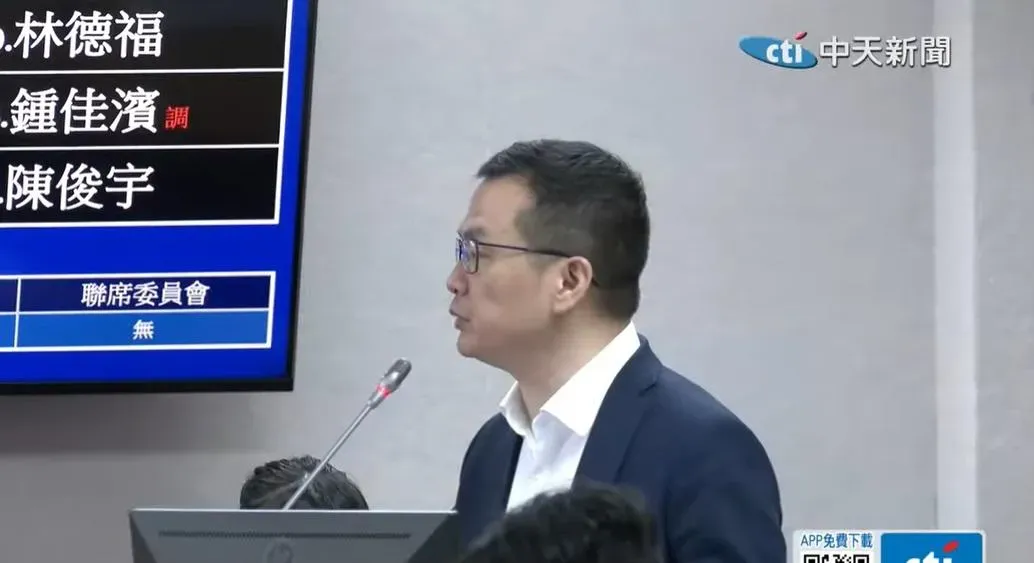 國民黨立委羅智強詢問鄭銘謙對於死刑存廢的看法。（圖／中天新聞）