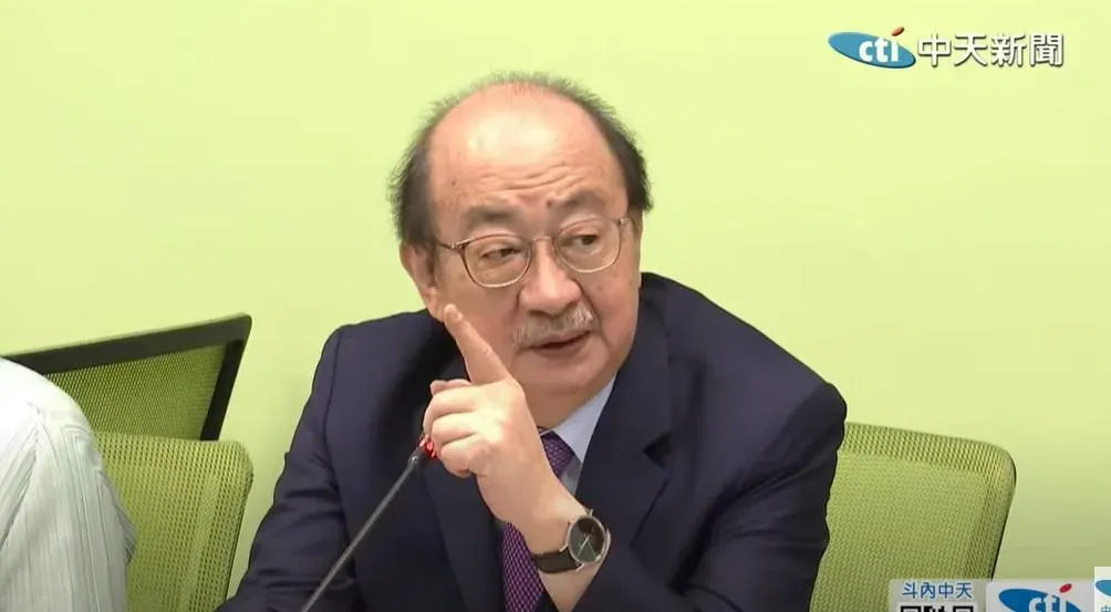 柯建銘遭爆在閣揆休息室抽菸,北市衛生局表示若調查屬實,最高可處1萬元罰款(攝自中天新聞)