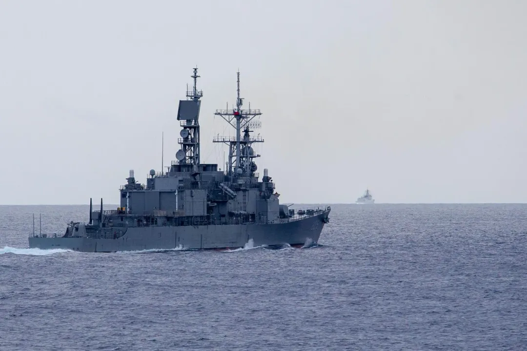 海軍馬公艦監控共軍西安艦。(圖/國防部提供)