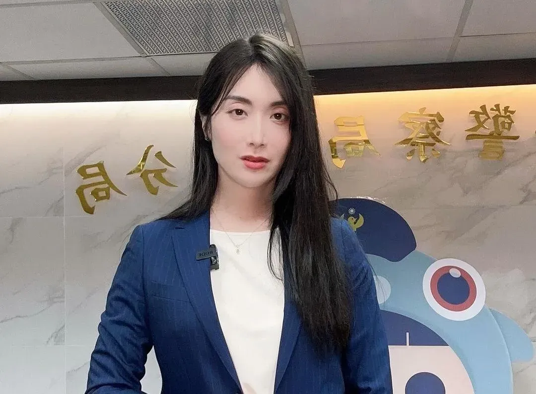 陳漢章霸氣反駁他兼職當網紅一說，自曝根本不靠這些賺錢。（圖／翻攝自Instagram@prosecutorlakulaku）