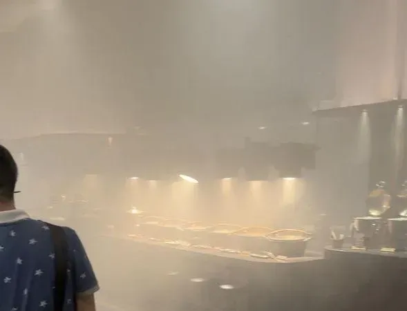 島語昨日(26)晚間發生小火警,所幸工作人員在8分鐘內撲滅火勢。(圖/翻攝自爆廢公社)