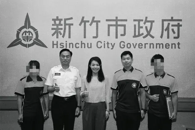 李詠真曾在救護車上接生嬰兒,母子均安!是大家眼裡的真英雄。(圖/翻攝自新竹消防局)