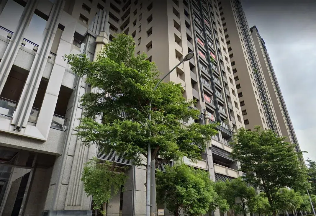 新竹晴空匯昨(26)發生火警,導致兩名消防員殉職。(圖/翻攝自Google Maps)