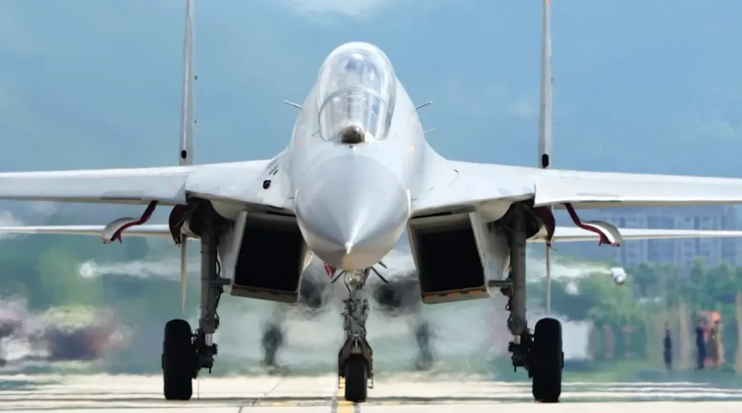 大陸解放軍戰機侵擾台灣周邊已成常態。(資料照/央視)
