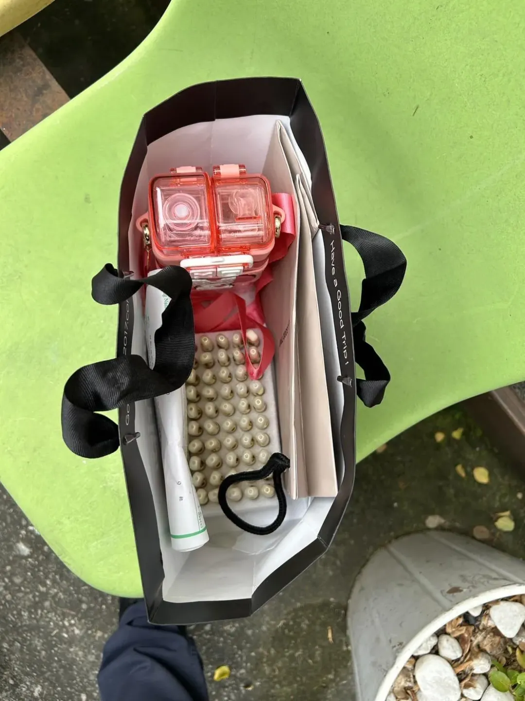 侯男的後車箱被搜出一包大麻菸彈,市價約20萬左右。(圖/警方提供)