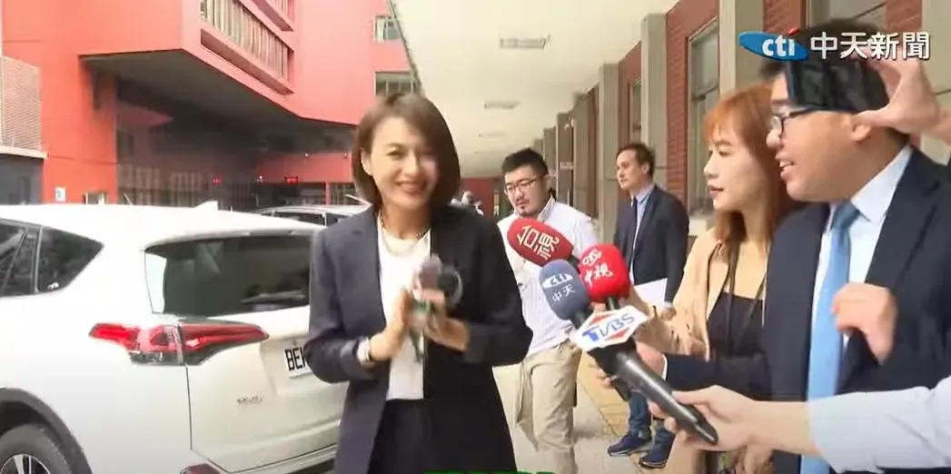 羅智強在表示將會提告後，邱議瑩也說自己會去驗傷。（圖／中天新聞）