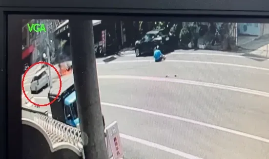 機車起火，肇事駕駛肇逃。（圖／翻攝畫面）
