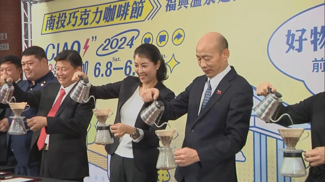 韓國瑜和許淑華同台。(圖/中天新聞)
