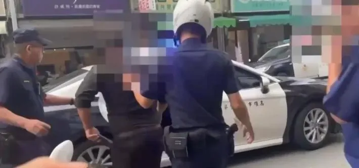 警方到場後，並逮捕相關人士，全案依妨害自由、傷害、毀損罪偵辦。（圖／民眾提供）