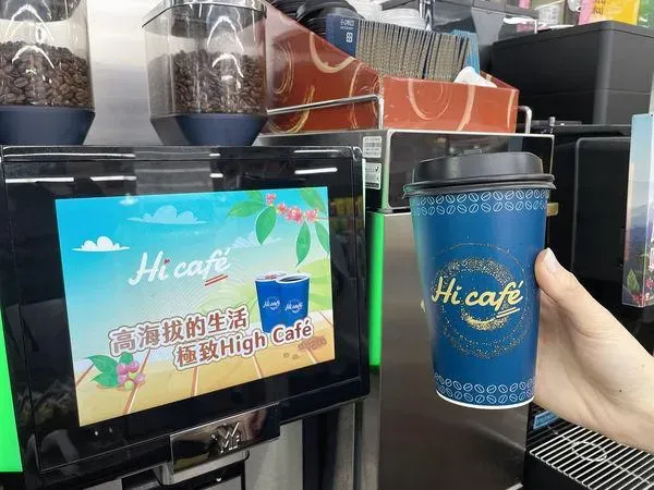 萊爾富特濃咖啡單價49元。(圖/萊爾富提供)