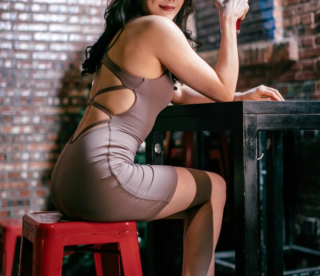 台東一名監所管理員竟知法犯法，不只和女友開小吃部找未成年少女陪酒，警察上門臨檢時，還將少女塞進冰箱以躲避查緝。（圖／示意照片）
