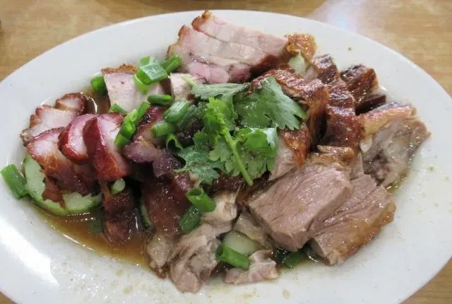 三寶飯有相當高的油脂、糖，且其白飯量通常也較多，完全符合傷腎的機轉。（示意圖／photoAC）