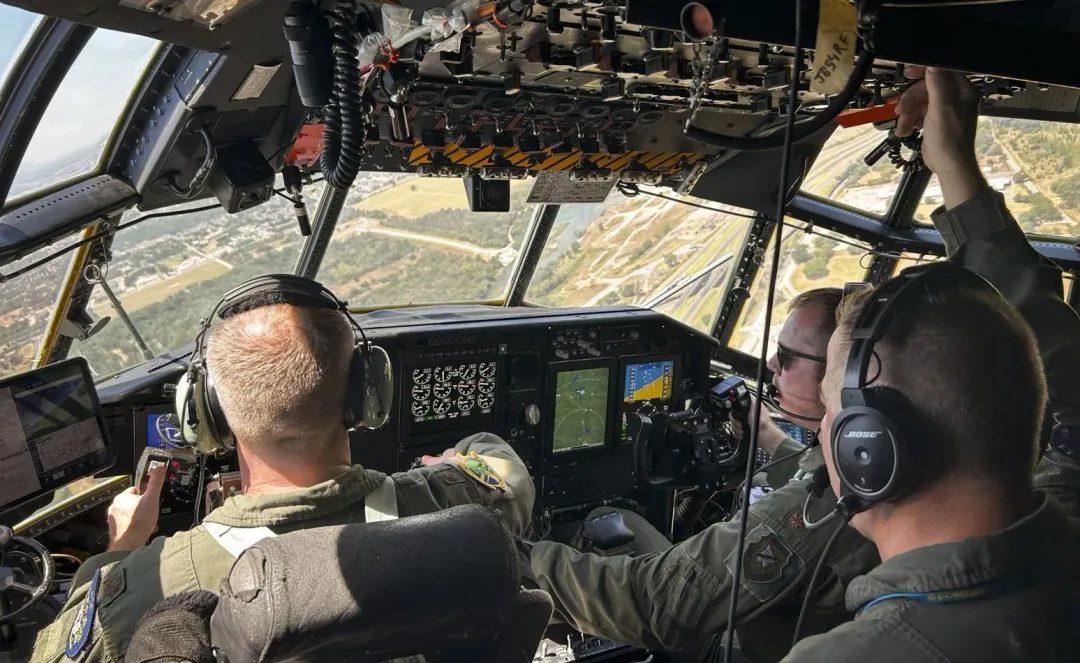 美國空軍經過改良的C-130H駕駛艙。(圖/美國空軍)