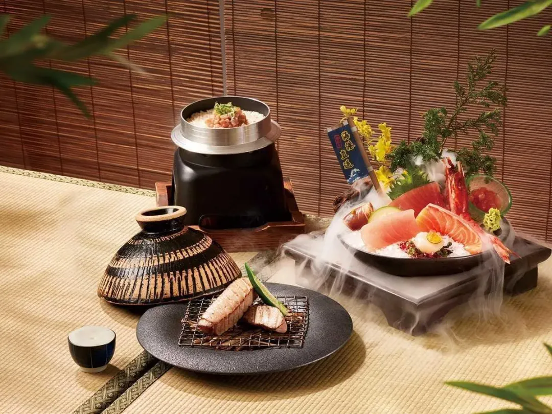 「藝奇和牛岩板燒 日本料理」即日起至8月底，限時推出「鮪魚限定套餐」。（圖／王品提供）