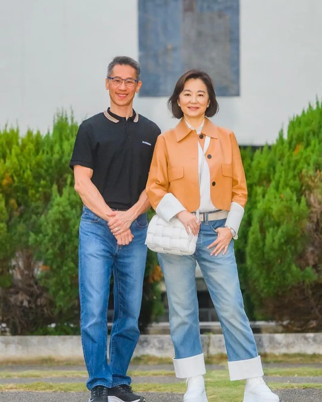 校長高為元（左）曾邀請知名藝人林青霞擔任畢業典禮致詞嘉賓。（圖／中天新聞）