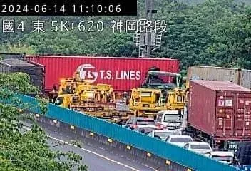 國道4號3大車追撞車禍。（圖／警廣即時報 路況報導 事故追蹤）