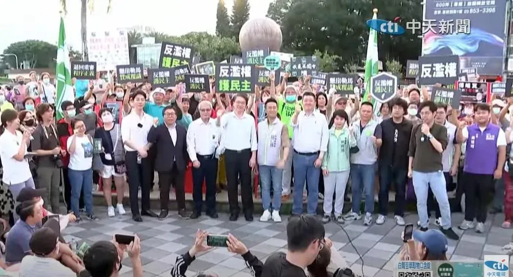 民進黨多位政治人物也到了花蓮向當地民眾進行宣講。（圖／中天新聞）