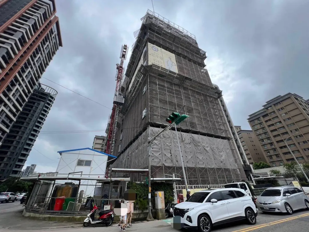 新北市林口區今天驚傳工人墜樓。(圖/民眾提供)