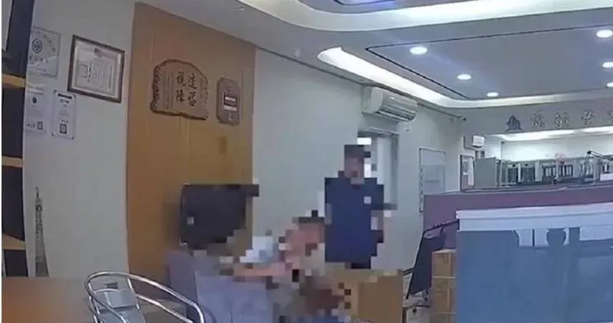 水泥工因沒拿到款項而提汽油威脅要點火燒辦公室!(圖/翻攝畫面)