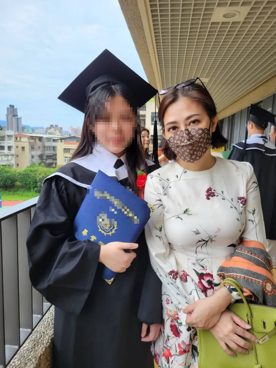 兩性暢銷作家小彤老師的女兒順利考上美國伯克利音樂學院。(圖/翻攝自臉書)