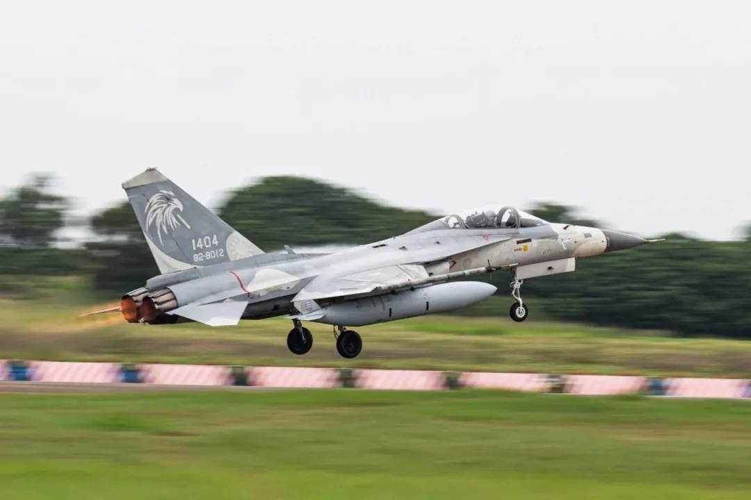 經國號戰機配備自製TFE1042-70發動機。(圖/軍聞社)