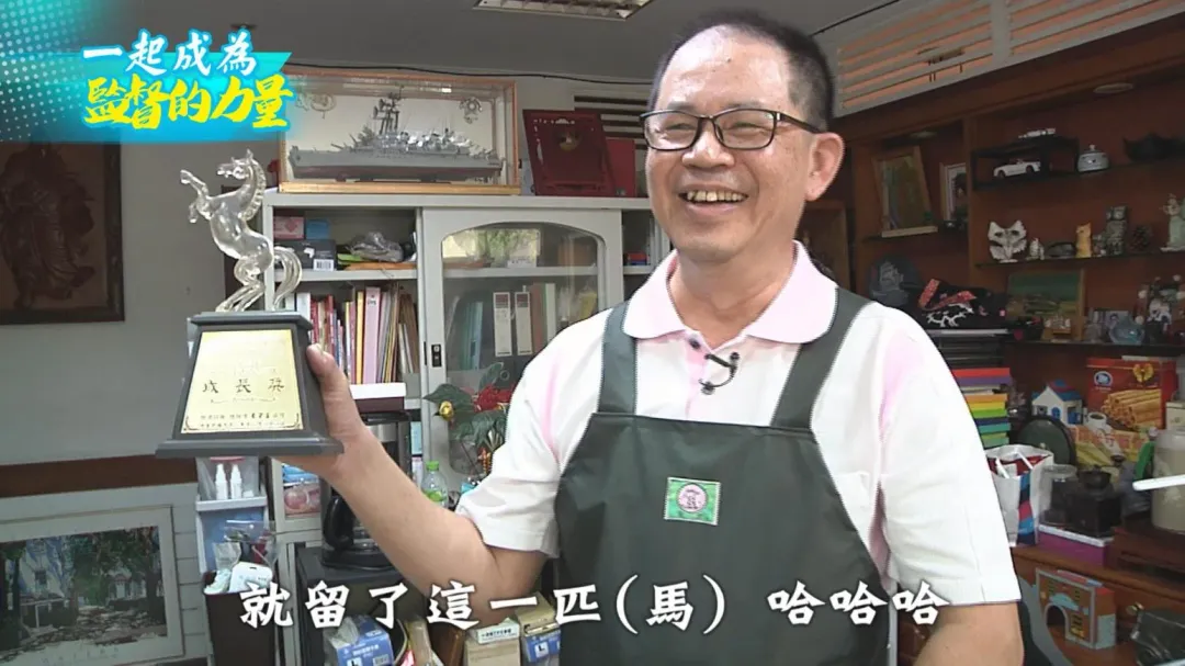 在台北市開設生鮮批發的胡老闆，他過去也是新聞媒體出身，現在義不容辭加入中天志工。（圖/中天新聞）