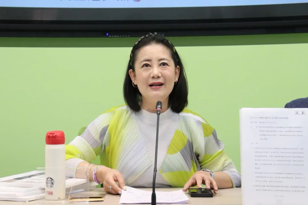 國民黨舉辦「藍鷹行動」號召支持者聚集立院場外挺改革,並製作看板票選最想罷免的綠委,其中吳思瑤、黃捷等人獲高票。(圖取自吳思瑤臉書)