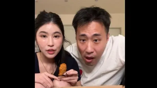 余祥銓和老婆柔柔去天王周杰倫演唱會,偷喝酒、站椅子遭熱議。(圖/翻攝自余祥銓臉書)