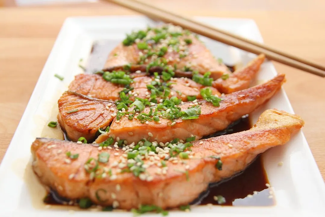 劉博仁推薦攝取富含Omega-3的食物,如鮭魚、亞麻仁籽可以減少發炎反應。(示意圖/Pexels)