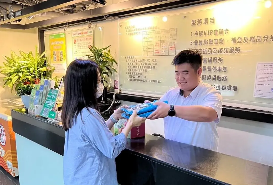 民眾可在家線上下單購買全市農漁產品，並於鄰近農漁會據點取貨。（圖／新北農業局提供）
