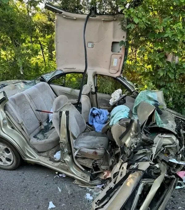 美國田納西州21日傍晚發生酒駕車禍,肇事駕駛不僅撞死對車女乘客,也害得懷胎8個月的妻子命喪黃泉。(圖/翻攝自Facebook@Rural Metro Fire - Knox County)