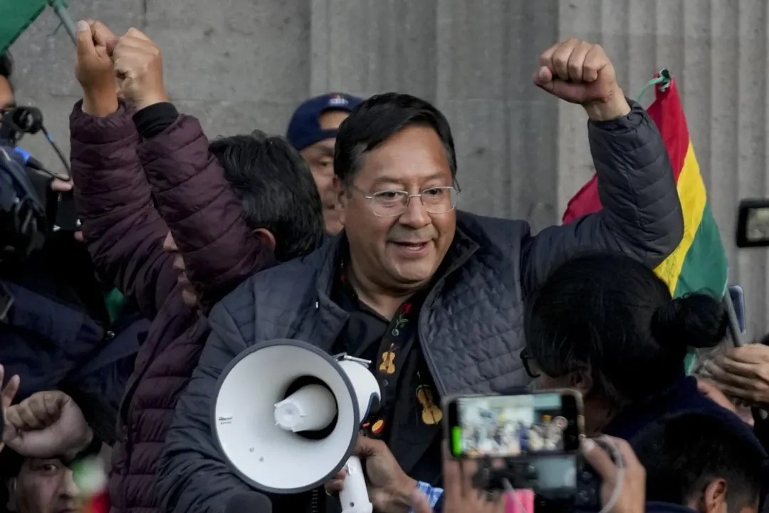 玻利維亞總統阿爾斯（Luis Arce）當場任命新的陸軍參謀長（圖／美聯社）