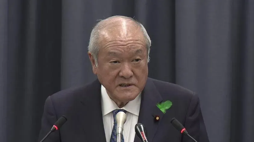 日本財務大臣鈴木進行口頭干預，表明將在必要時採取行動。（圖／翻攝NNN）