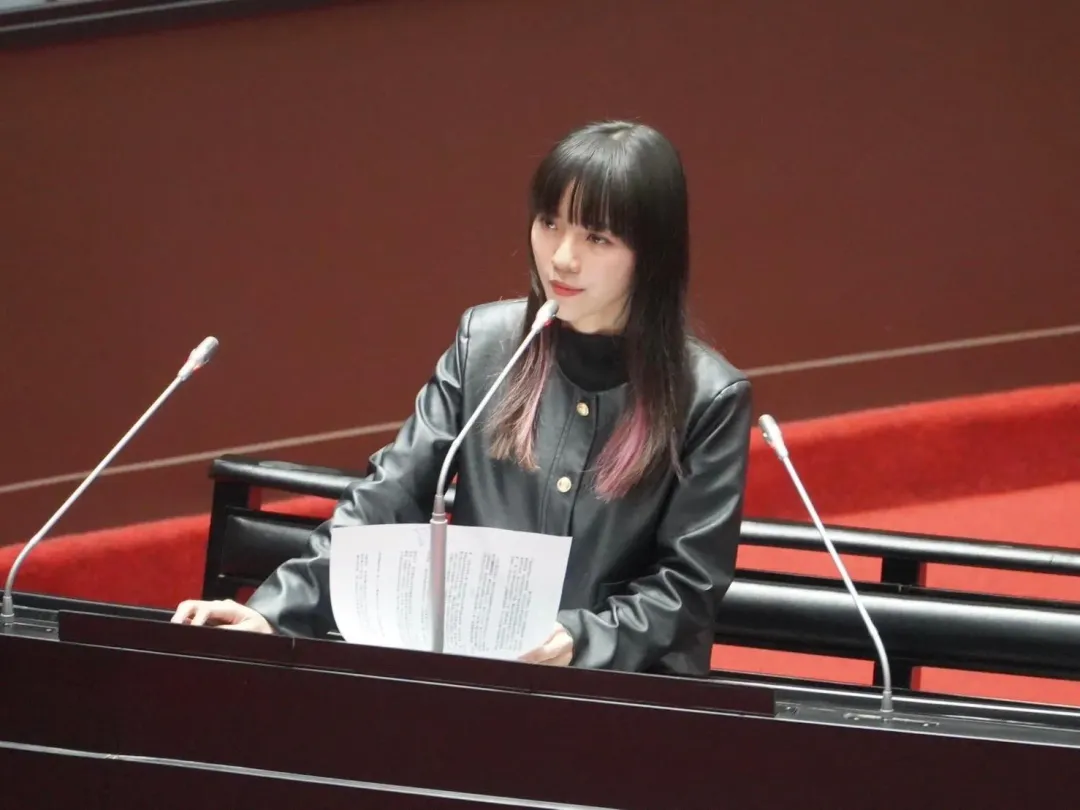 黃捷批評,國民黨不只很急,還很怕,馬上要從選罷法下手了。(圖取自黃捷臉書)
