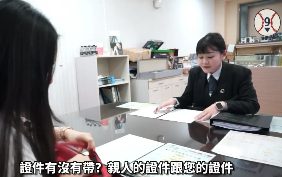 之後家屬需要進行登記手續，讓往生者遺體送入遺體櫃存放，擇期進行喪禮。（圖／Facebook@人生九局下 授權提供）
