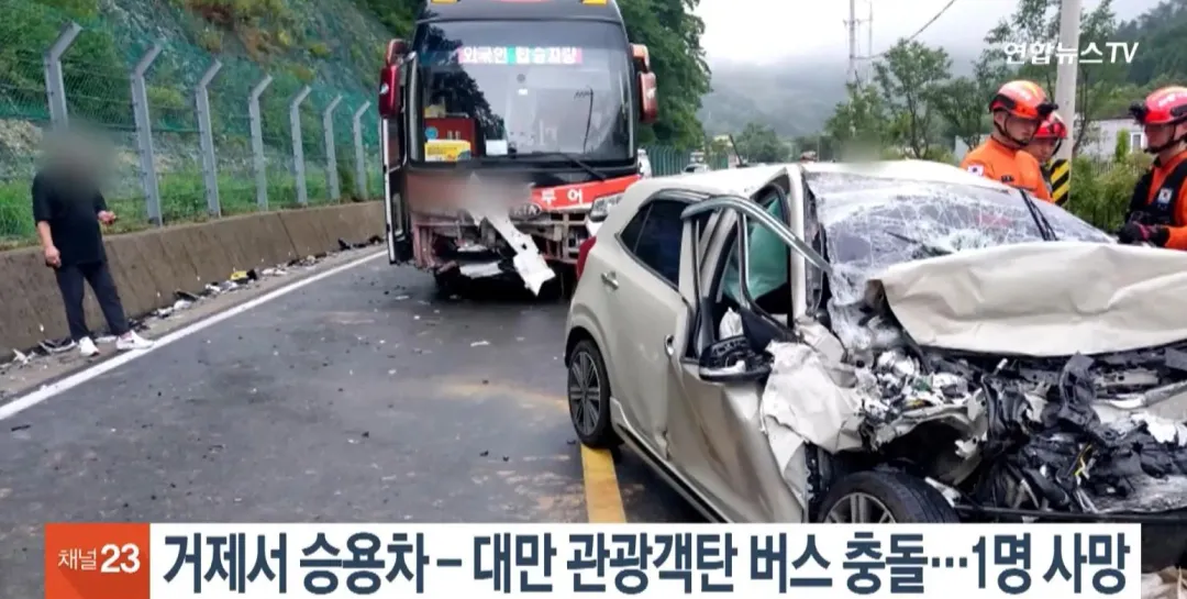 台灣旅行團在南韓遇車禍,現場照片曝光。(圖/翻攝聯合新聞TV)