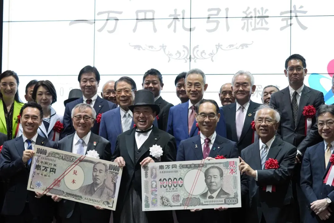 &nbsp; 3日東京證券交易所舉行「10000 日元紙幣交接儀式」（圖／美聯社）