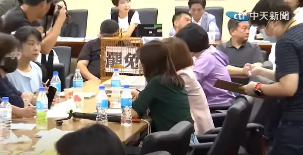 針對立院內政委員會今討論《選罷法》相關修法,黃揚明直言「國民黨團這招是羞辱謝國樑、掩護民進黨」。(圖/中天新聞)