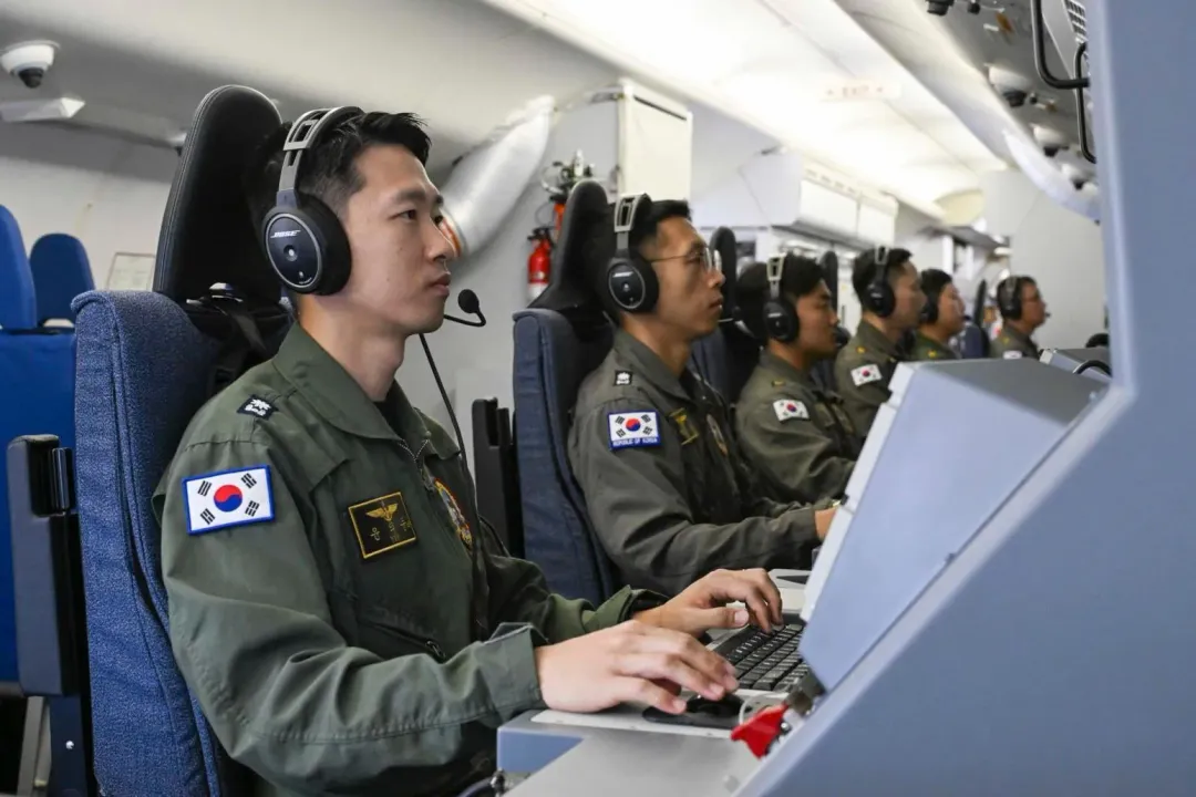 南韓P-8A巡邏機機艙內部。(圖/南韓海軍)