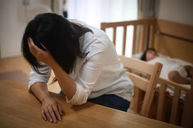 心臟衰竭患者常見的症狀包括呼吸困難、端坐呼吸、陣發性夜間呼吸困難、下肢水腫，以及疲勞和活動能力下降