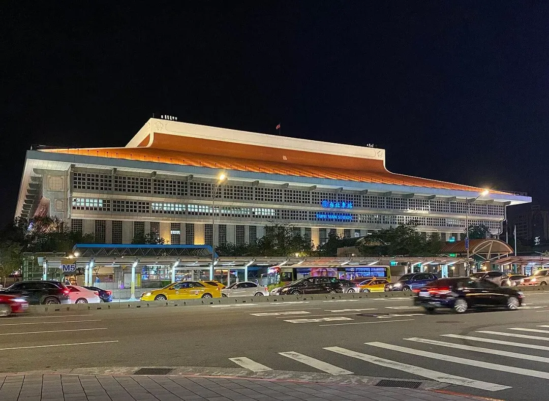 台電公司表示今(8)日下午4時16分台北車站周邊(台北市中正區許昌街、公園路等)一帶14戶發生停電。(資料圖/中天新聞)