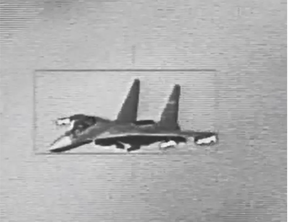 大陸殲16戰機的監控畫面。(圖/國防部)