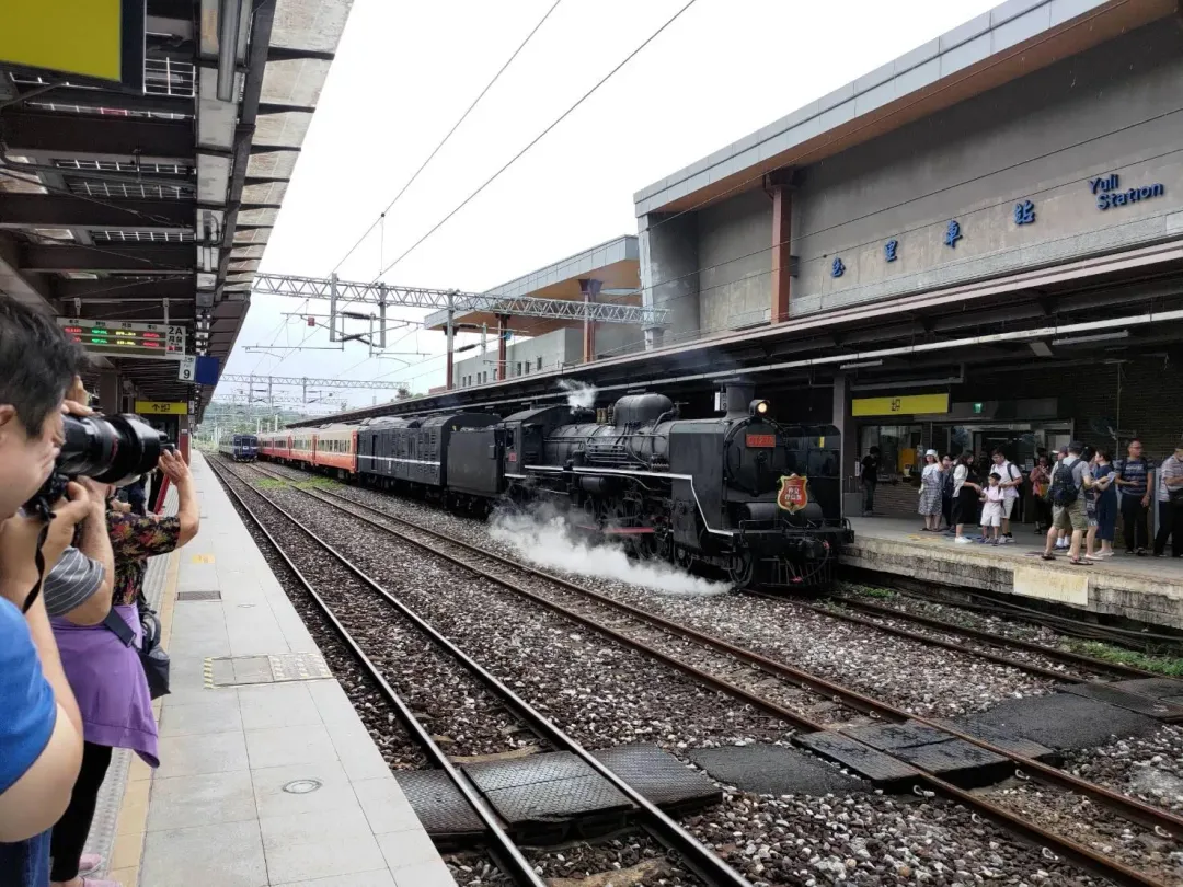 沒搶到仲夏車票的民眾也有另類參與方式。(圖/台鐵提供)