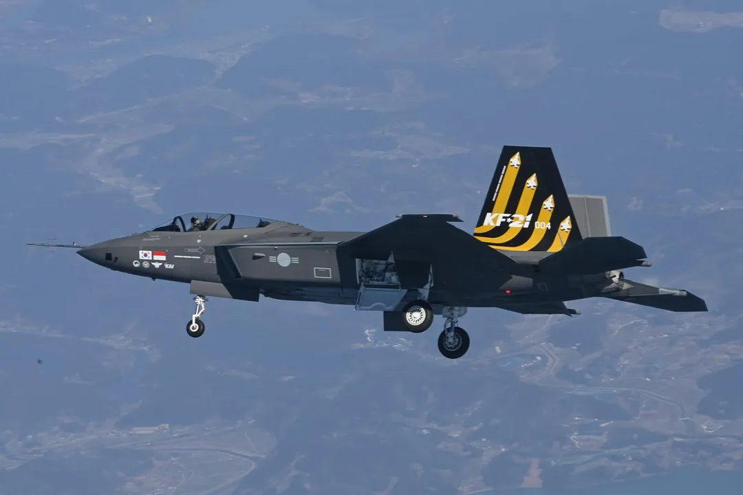 KF-21雙座原型機首次試飛。(圖/韓國航太公司)