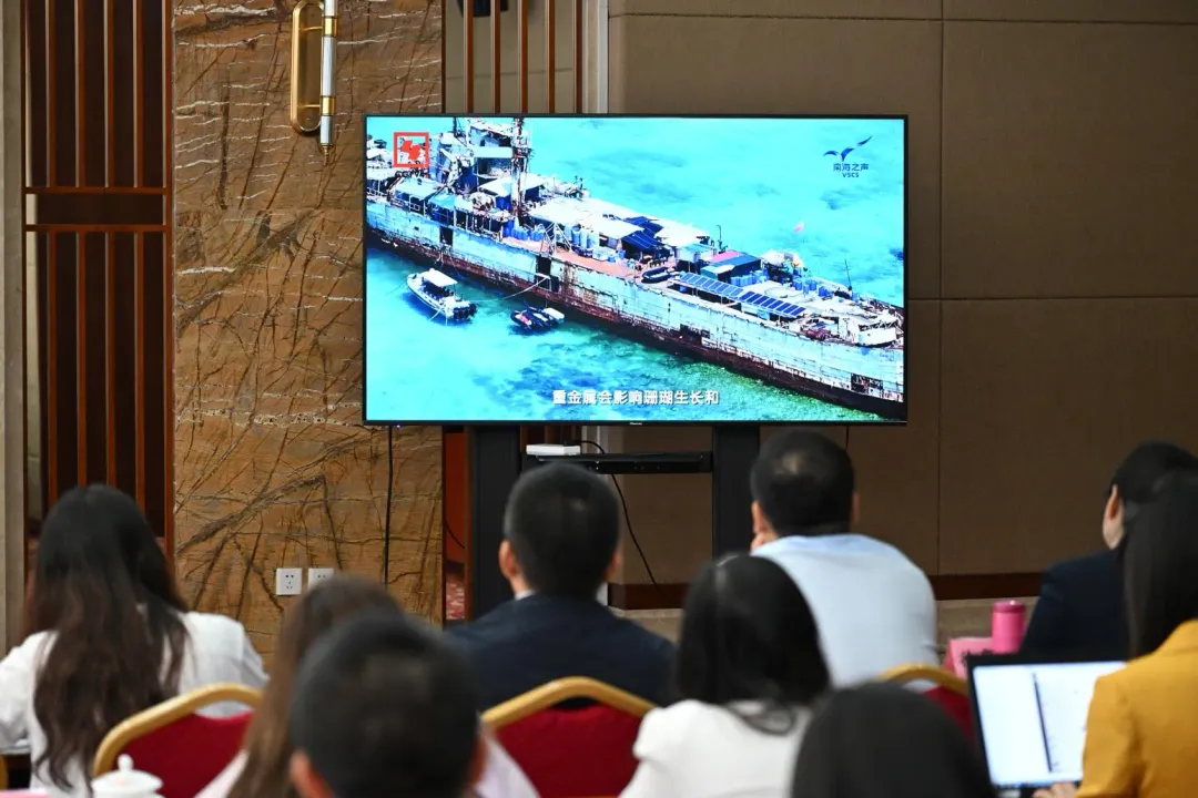 陸８日發佈《仁愛礁非法「坐灘」軍艦破壞珊瑚礁生態系統調查報告》。（圖／新華社）