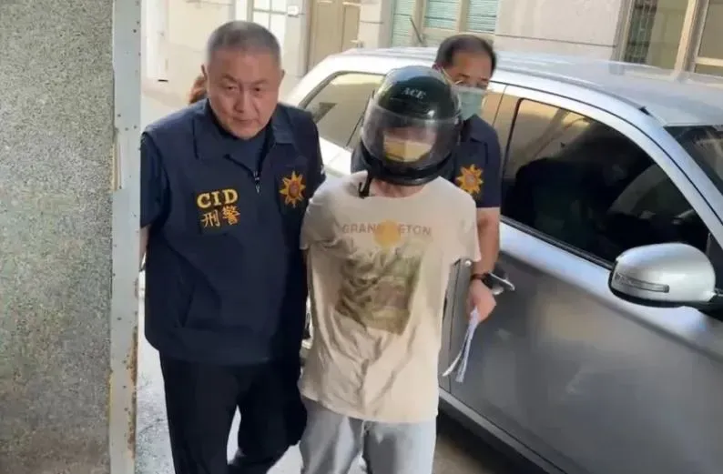 25歲弒母林男被移送。(圖/翻攝畫面)