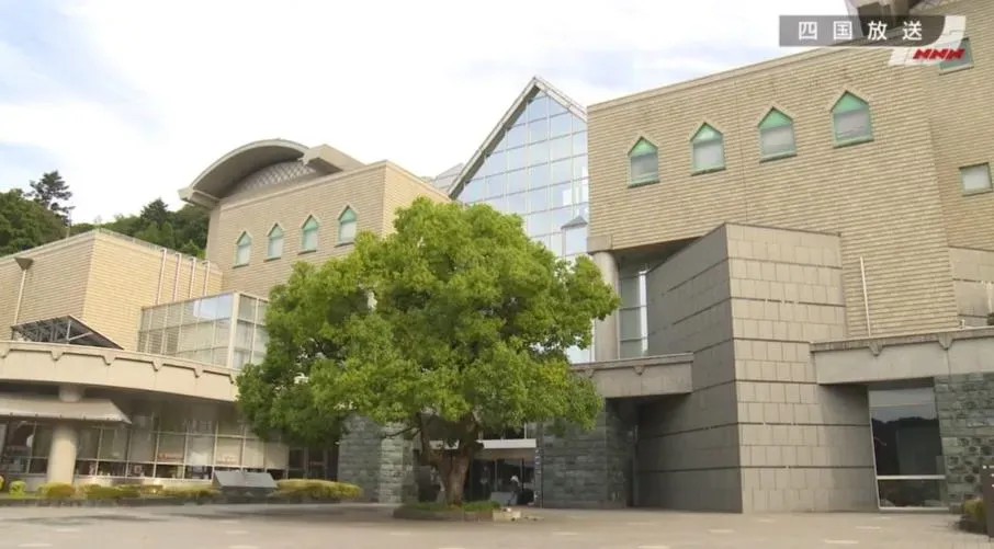 德島縣立近代美術館決定先取消展覽,查明作品身世之謎。(圖/翻攝NNN)