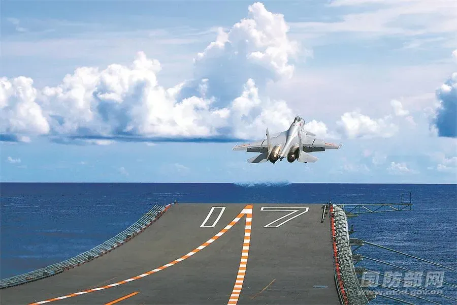殲15戰機由山東號滑跳起飛。(圖/大陸國防部)