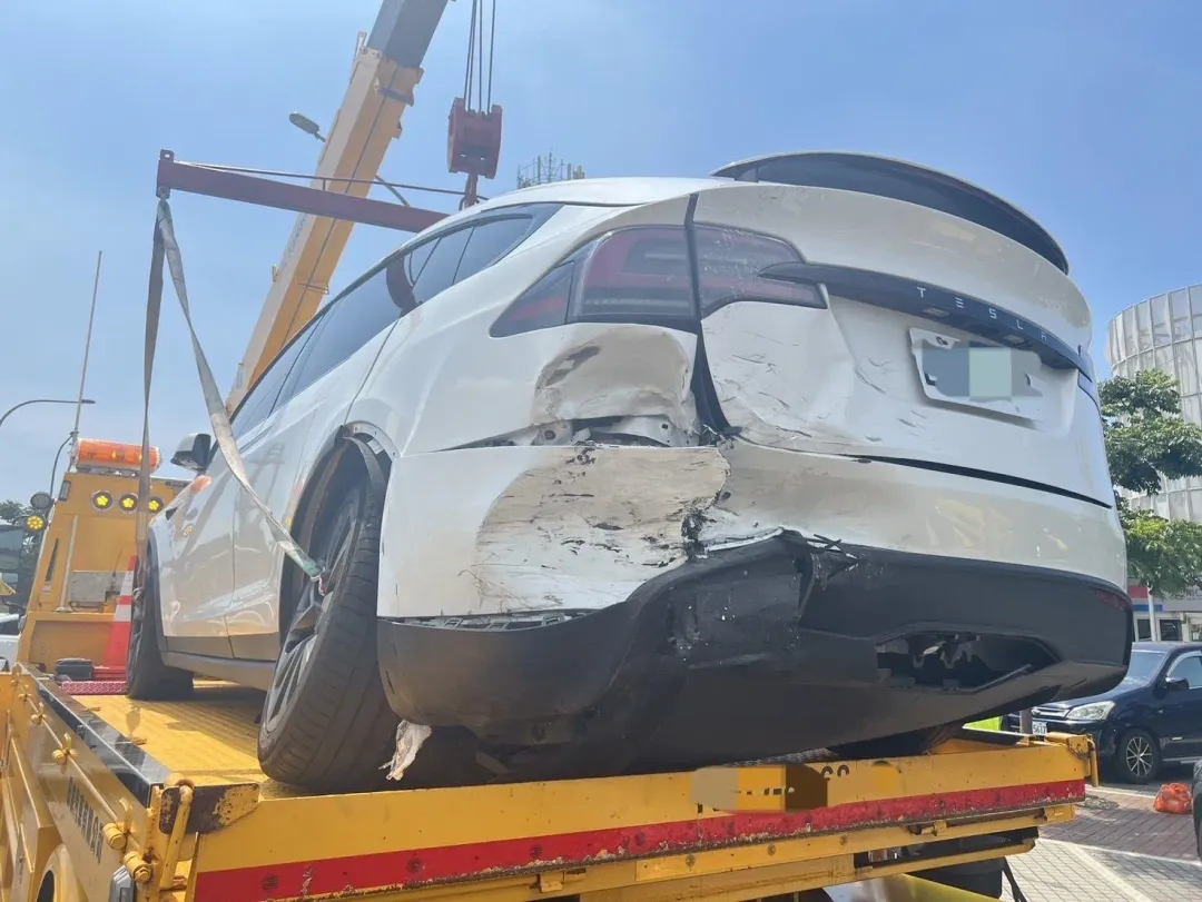 車禍事故造成2人受傷送醫。（圖／民眾提供）
