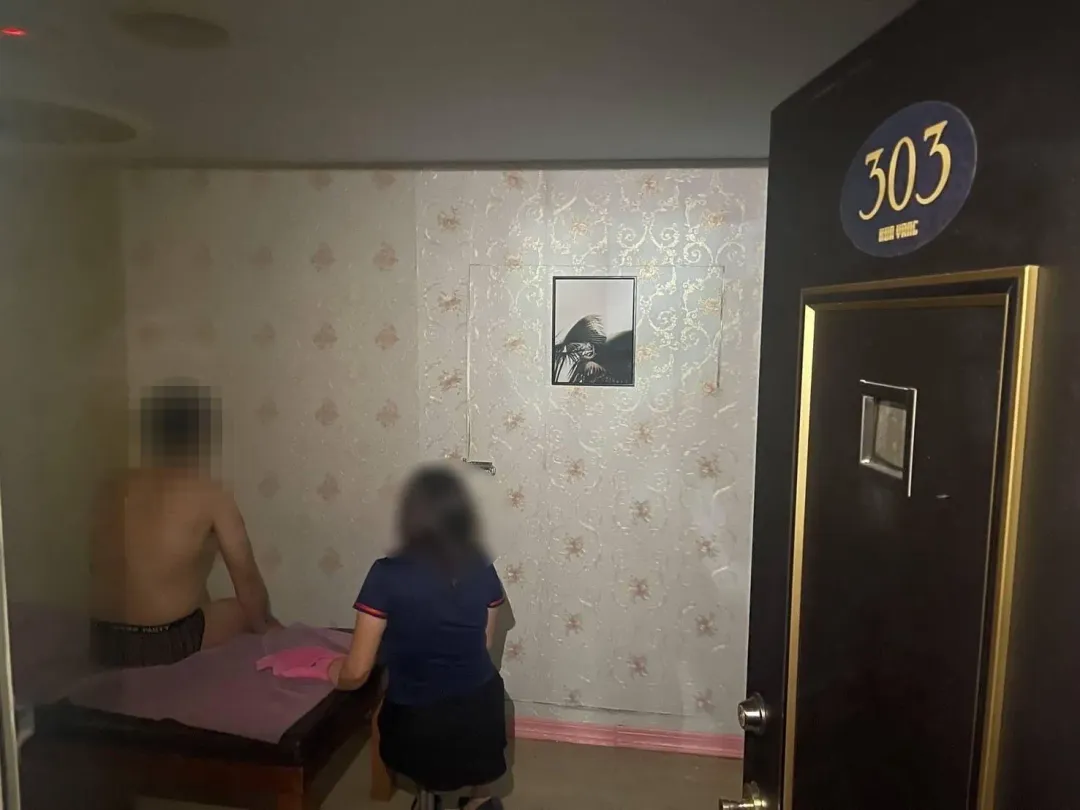 房間內僅查獲一名49歲孫姓女子,正在為48歲林姓男子「打手槍」的半套性交易服務,每次代價2500元。(圖/民眾提供)